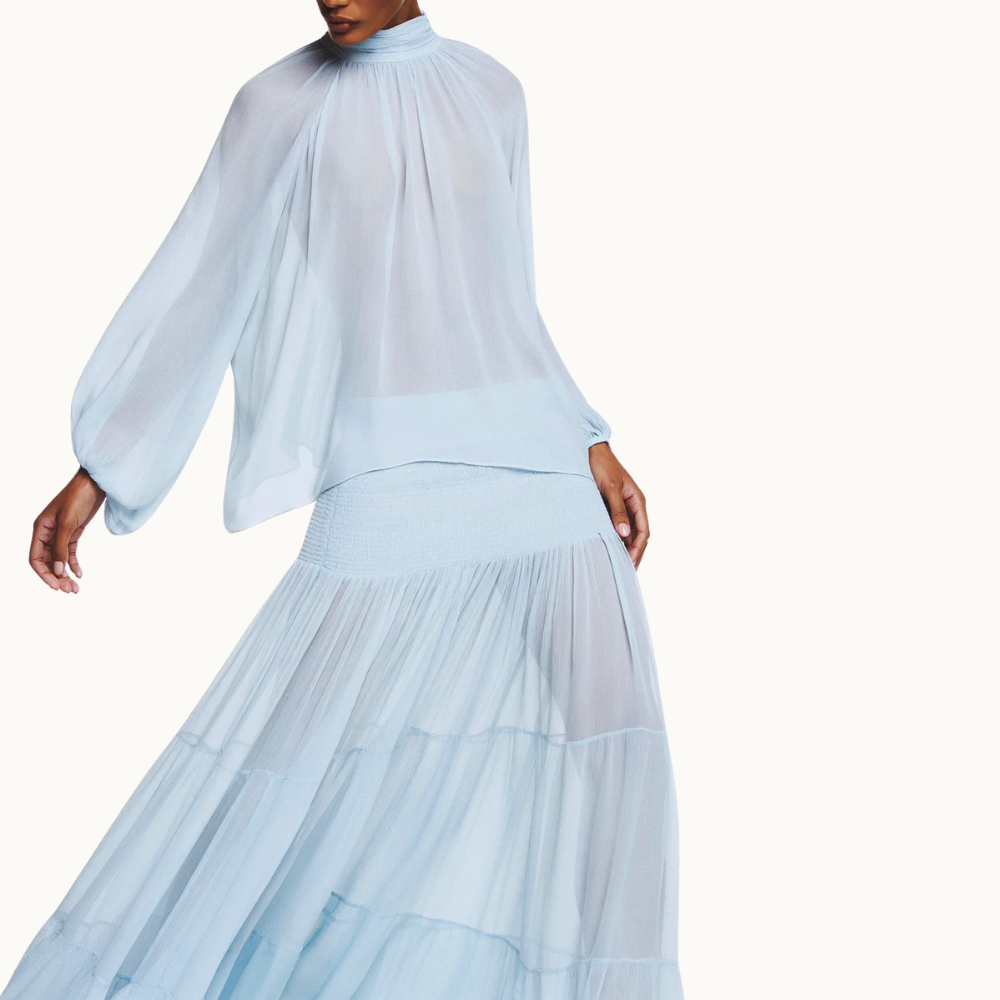 BLUSA MANGA LONGA GOLA ALTA CHIFFON AZUL CLARO