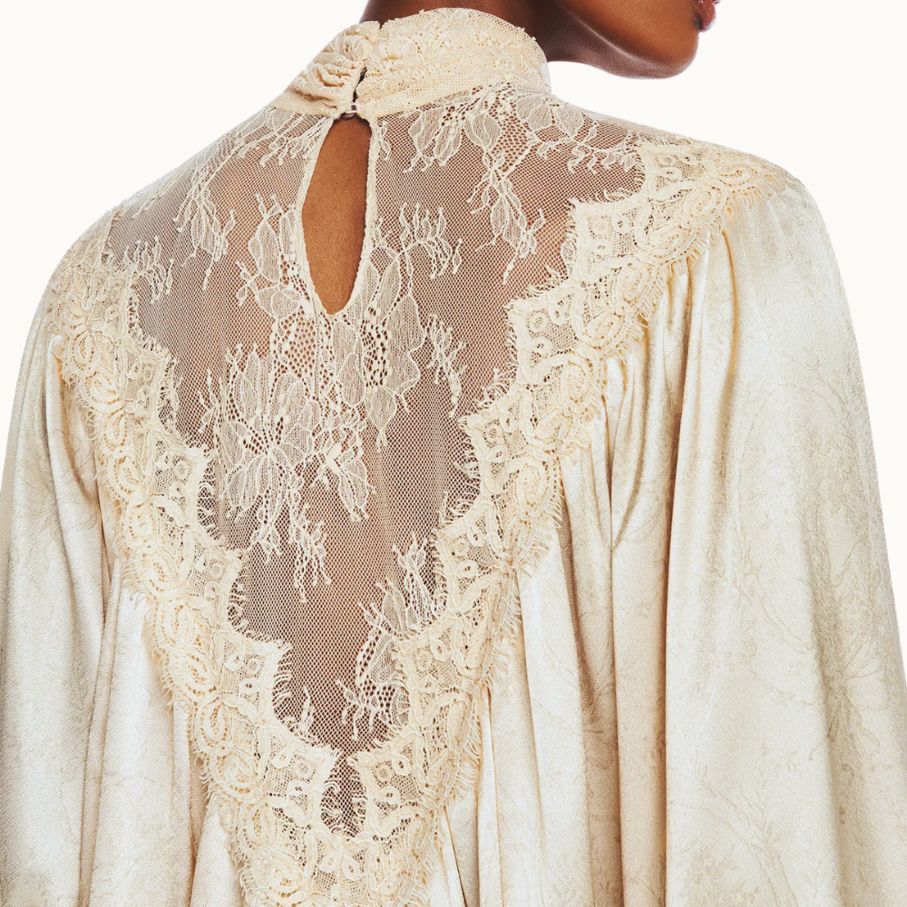 BLUSA MANGA LONGA CETIM LAÇO GOLA RENDA BEGE