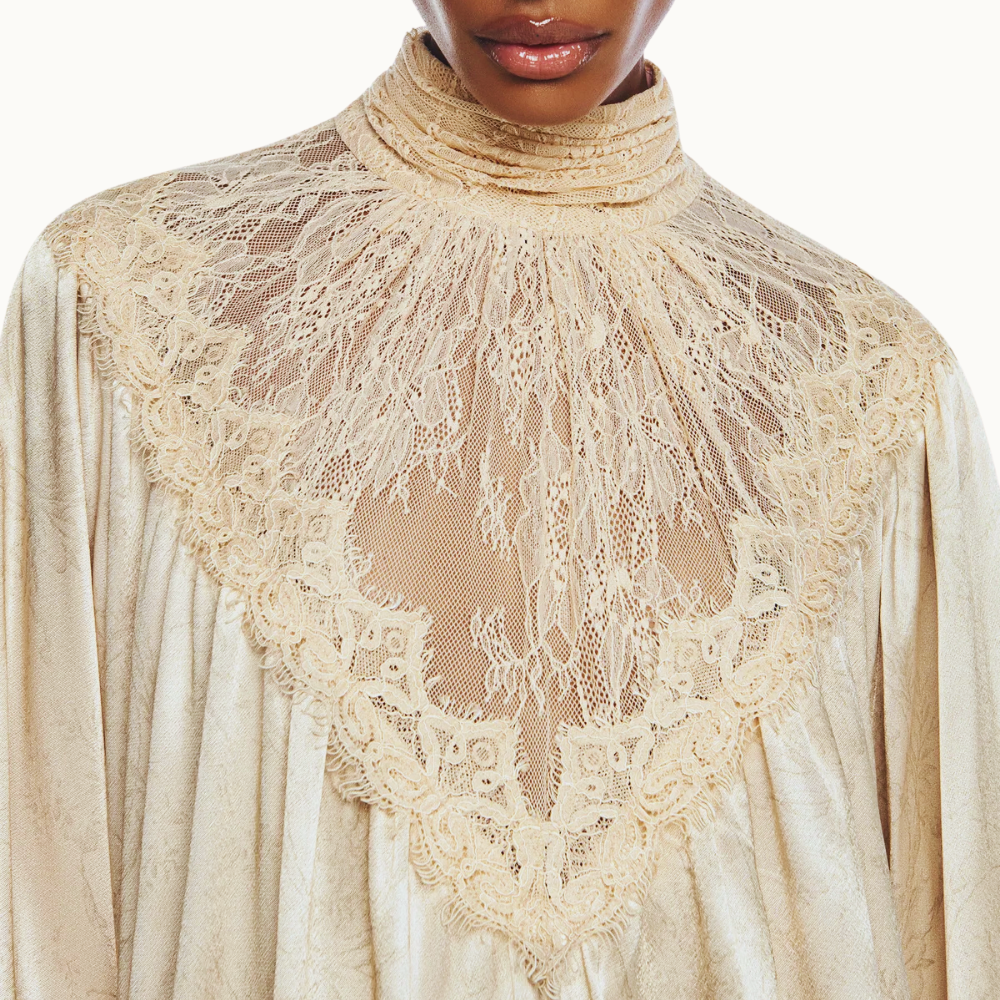 BLUSA MANGA LONGA CETIM LAÇO GOLA RENDA BEGE