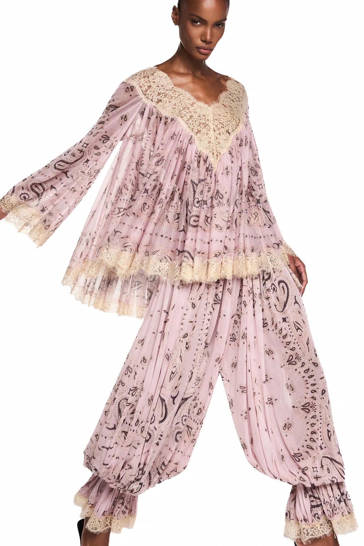 BLUSA AMPLA MANGA LONGA RENDA BEGE BANDANA ROSA