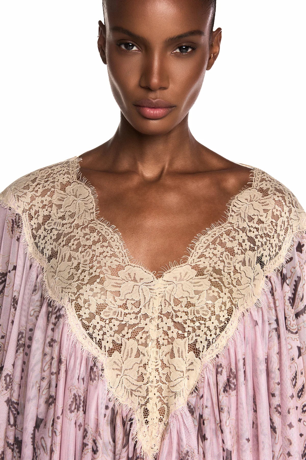 BLUSA AMPLA MANGA LONGA RENDA BEGE BANDANA ROSA