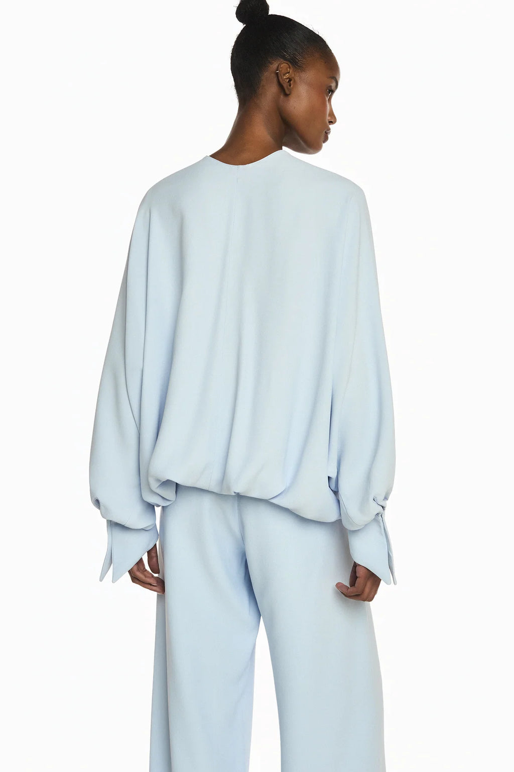 BLUSA MANGA RAGLAN PUNHO DECOTE V CREPE PATOU AZUL