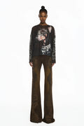 CALÇA JEANS MARROM FLARE RASGOS FRONTAIS
