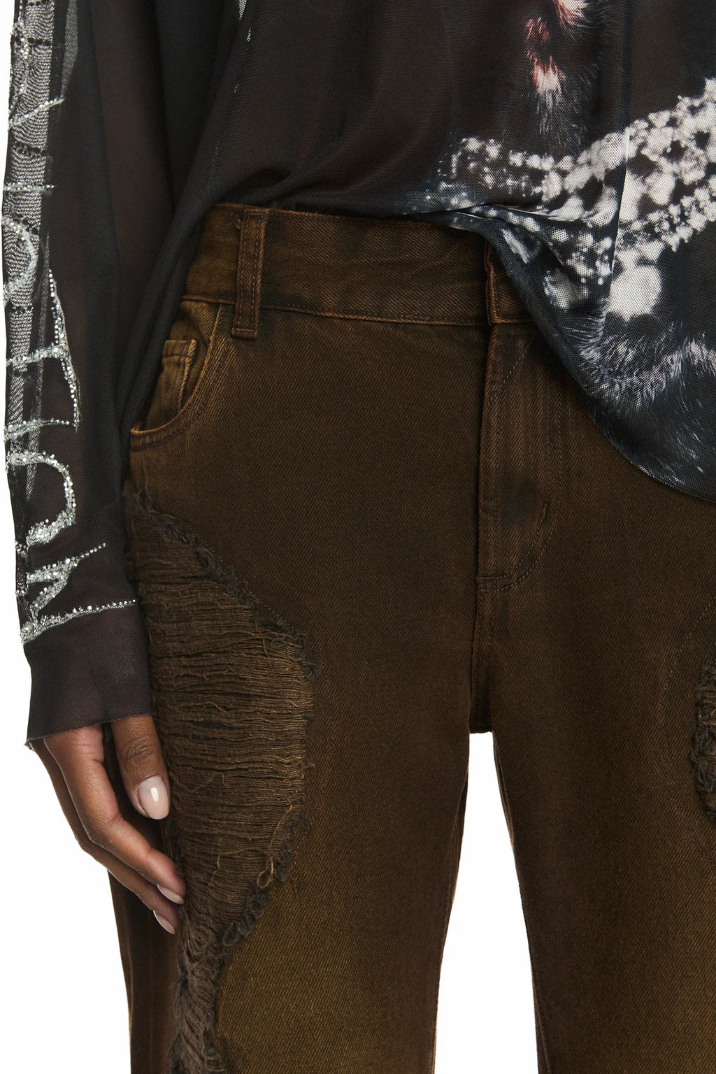 CALÇA JEANS MARROM FLARE RASGOS FRONTAIS