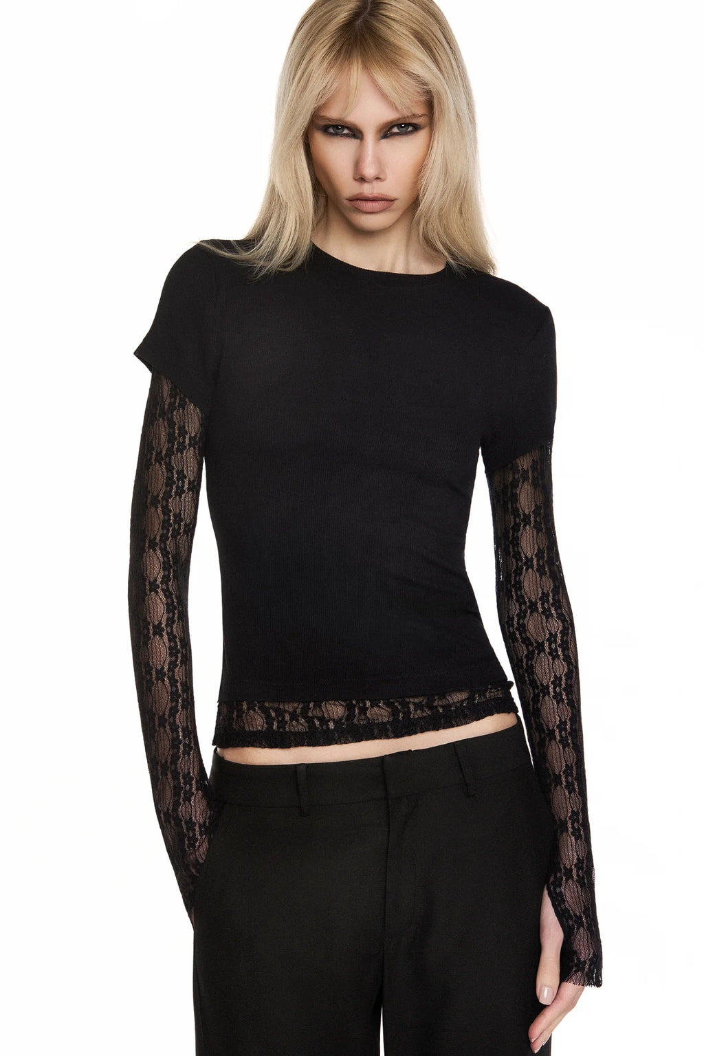 CAMISETA SOBREPOSIÇÃO MANGA LONGA RENDA PRETA