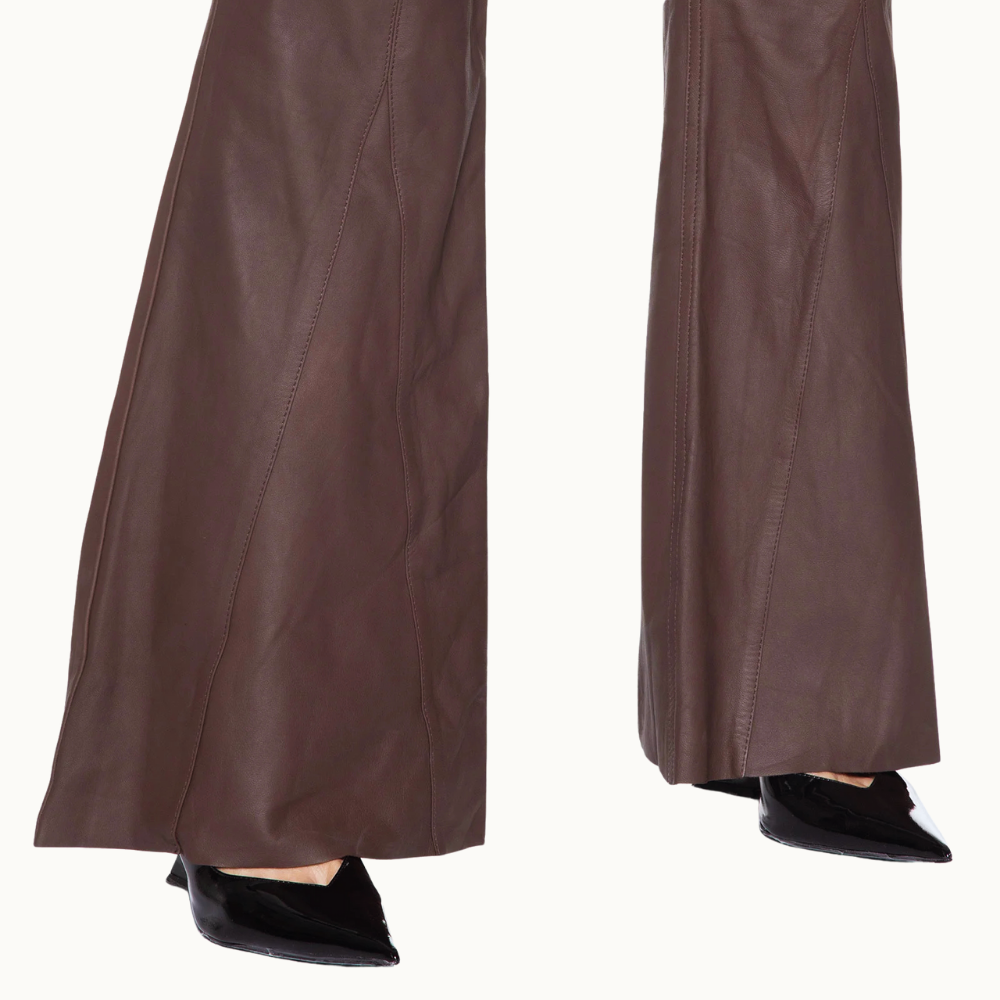 Calça Feminina De Couro Flare Nesgas