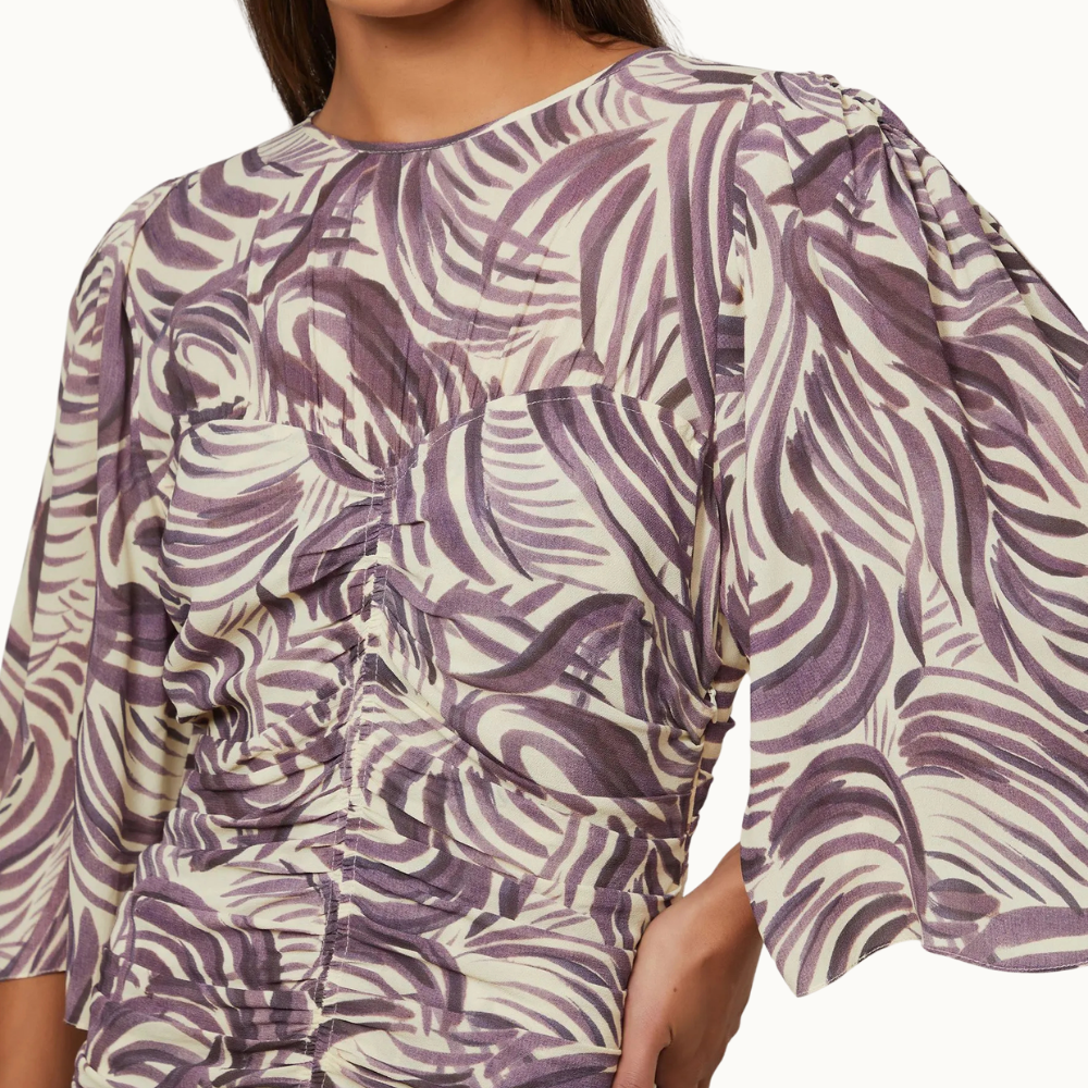 VESTIDO DE GEORGETTE COM PREGAS