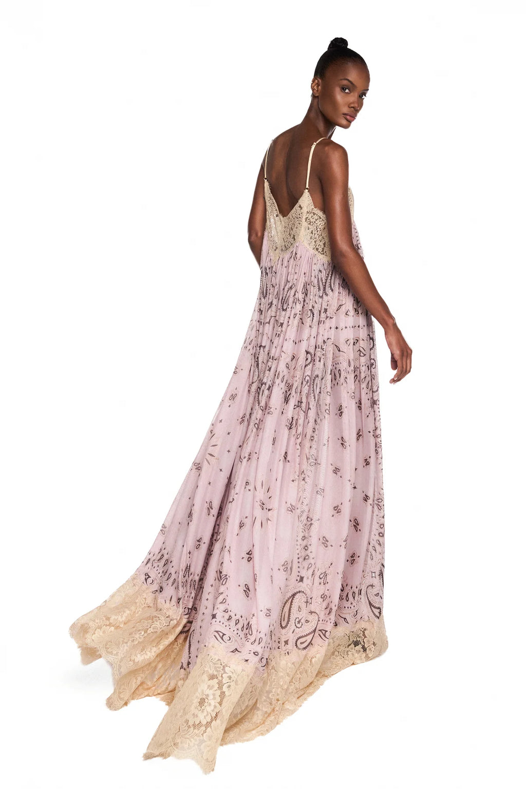 VESTIDO LONGO ALÇA DECOTE BARRA RENDA BEGE TULE BANDANA ROSA