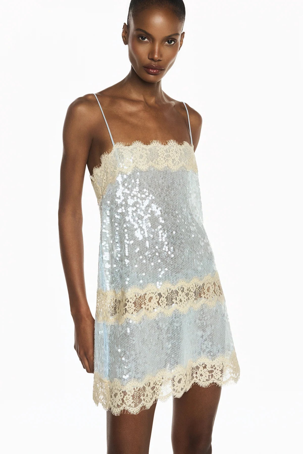 VESTIDO CURTO PAETÊ AZUL RENDA BEGE