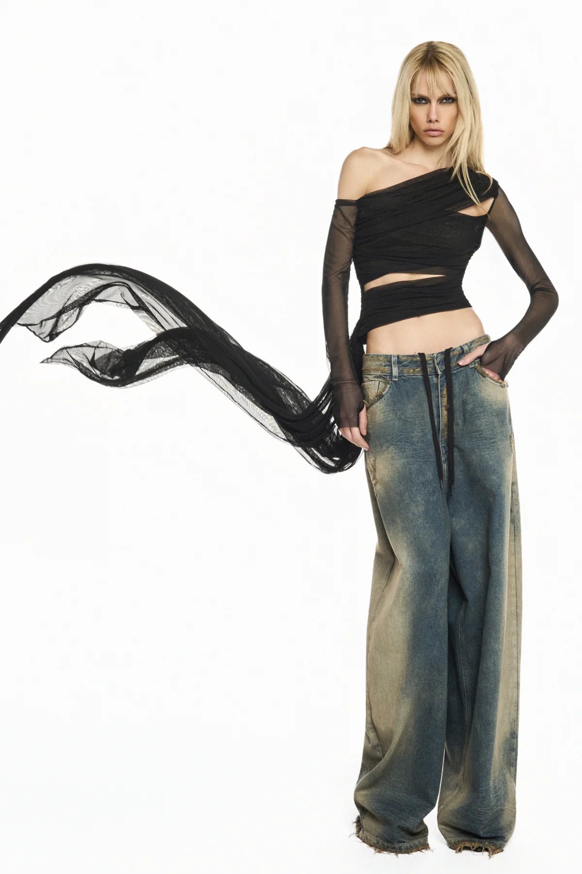 CALÇA JEANS MANCHADA PERNA AMPLA BALLOON CADARÇO