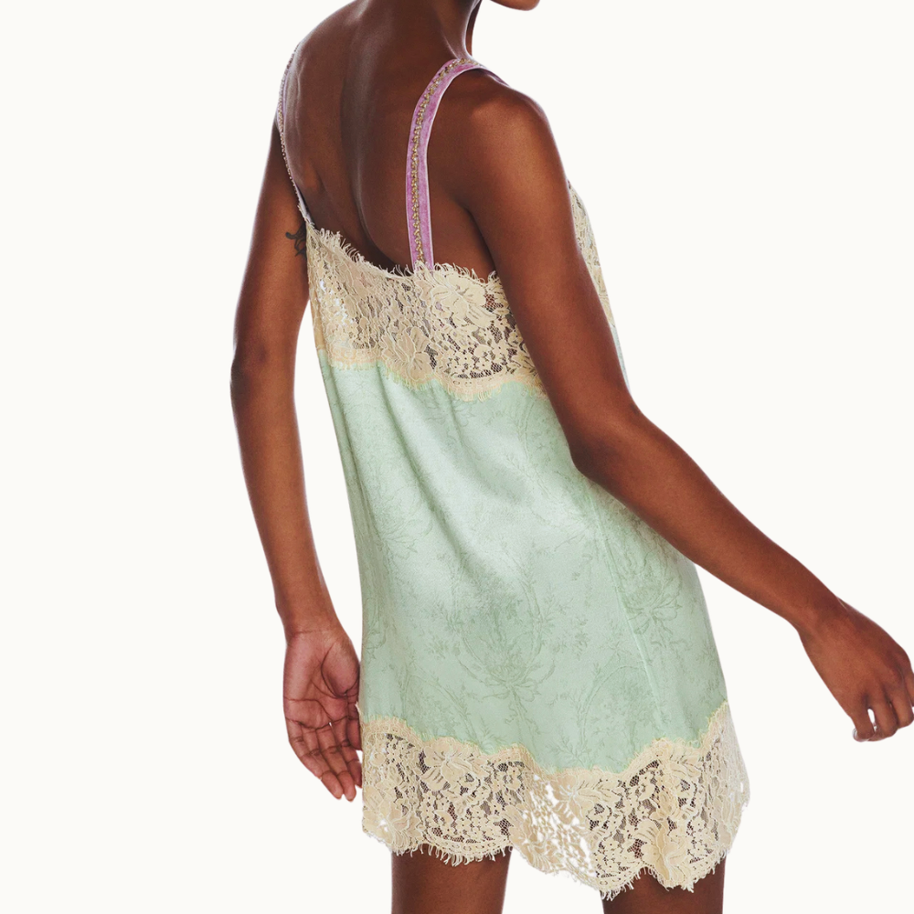 VESTIDO CURTO CETIM LAÇO VERDE RENDA BEGE